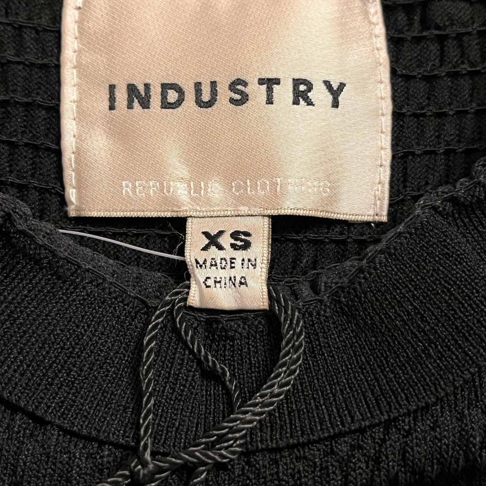 Chic Black Textured top with puffed sleeves and ruffle details size XS - Picture 5 of 7